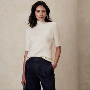 NWT Banana Republic Cream Mockneck Pullover Sweater